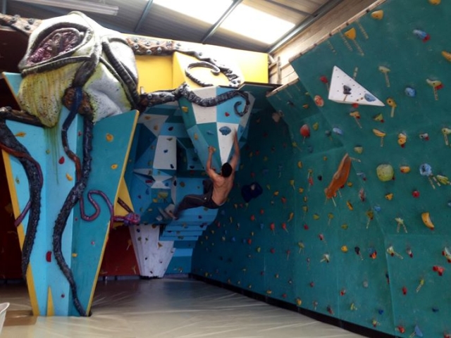  Klettern an der Wand 